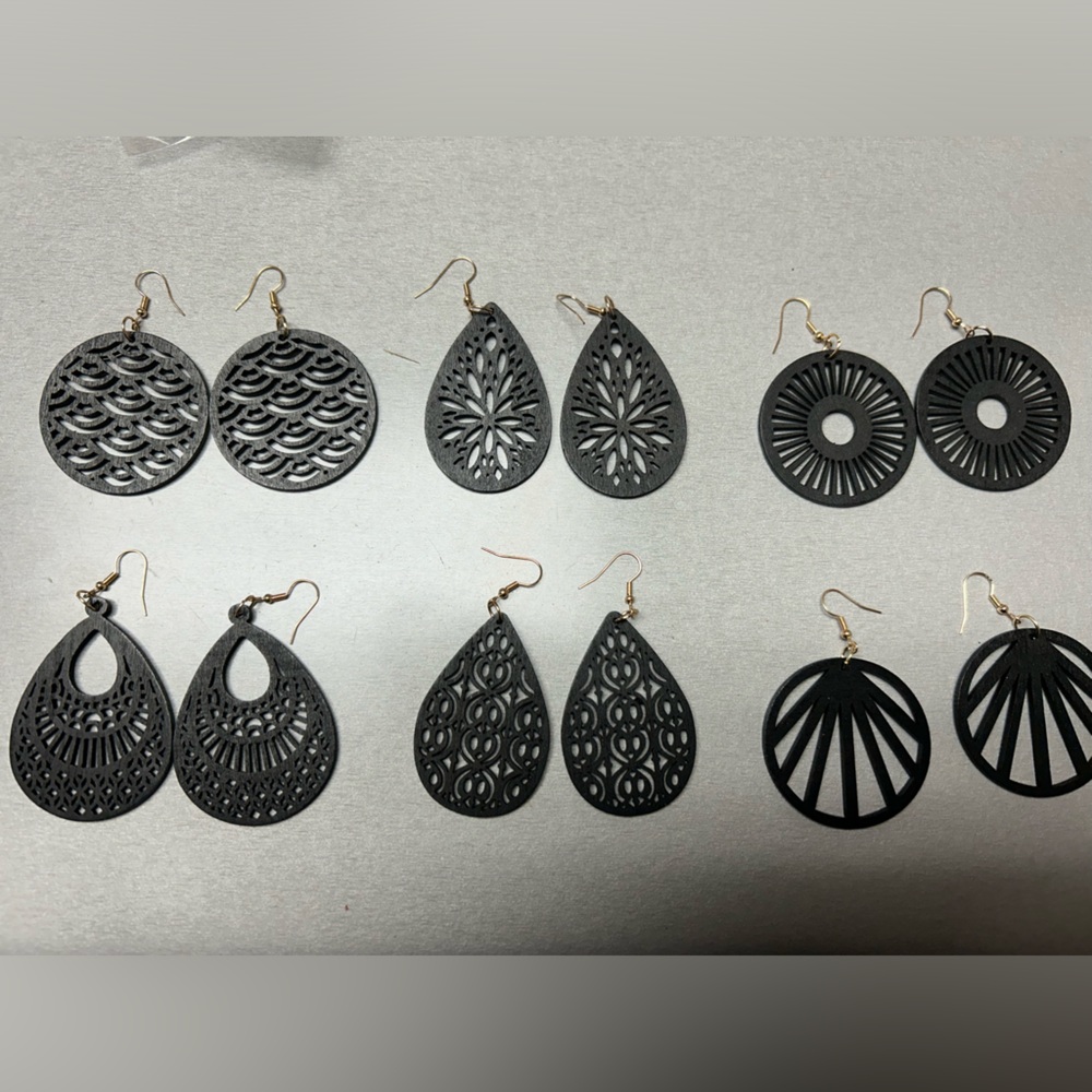 Lot of 6 black light weight wooden earrings